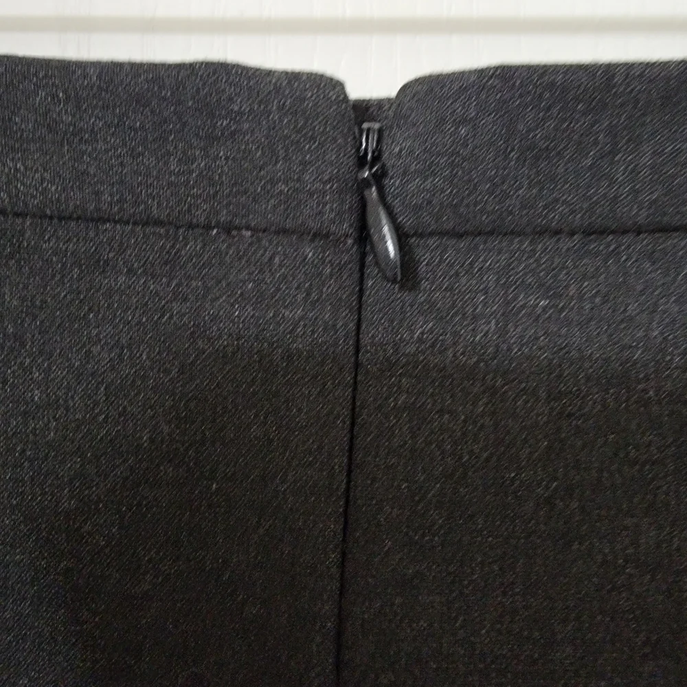 Michael Michael Kors Size 6 Gray Front Slit Mini Skirt, Gently Used Condition